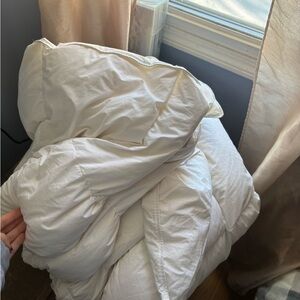 Luxurious Cream Down Feather Comforter